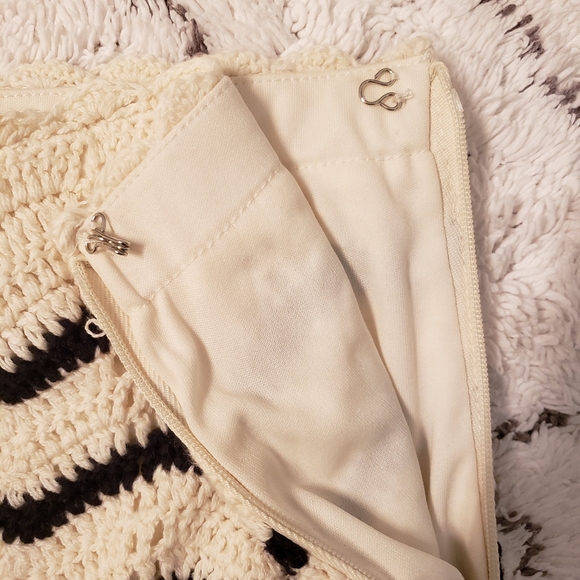 Kendall & Kylie White & Navy Stripe Crochet Skirt - Picture 4 of 4